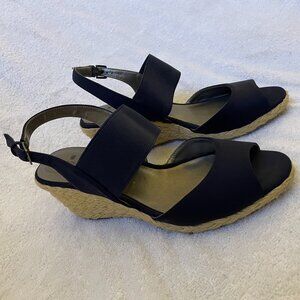 Espadrilles Bandolino Navy Wedge Sandals (Macy's) - size 8 - like new